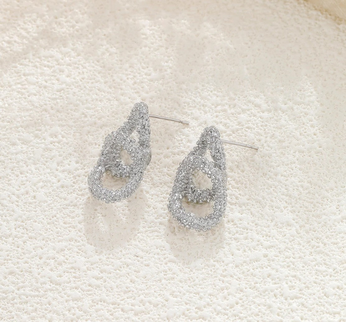 Boucles d'oreilles Agathe argentées – doubles cercles texturés et scintillants en acier inoxydable 316L – FLIDEA