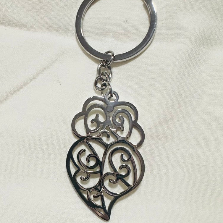 Porte-clé Cœur de Viana argenté avec pendentif ajouré
