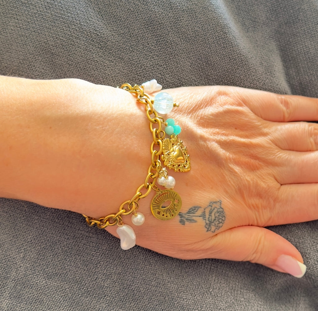 Bracelet Coeur Sacré - chaîne doré et breloques